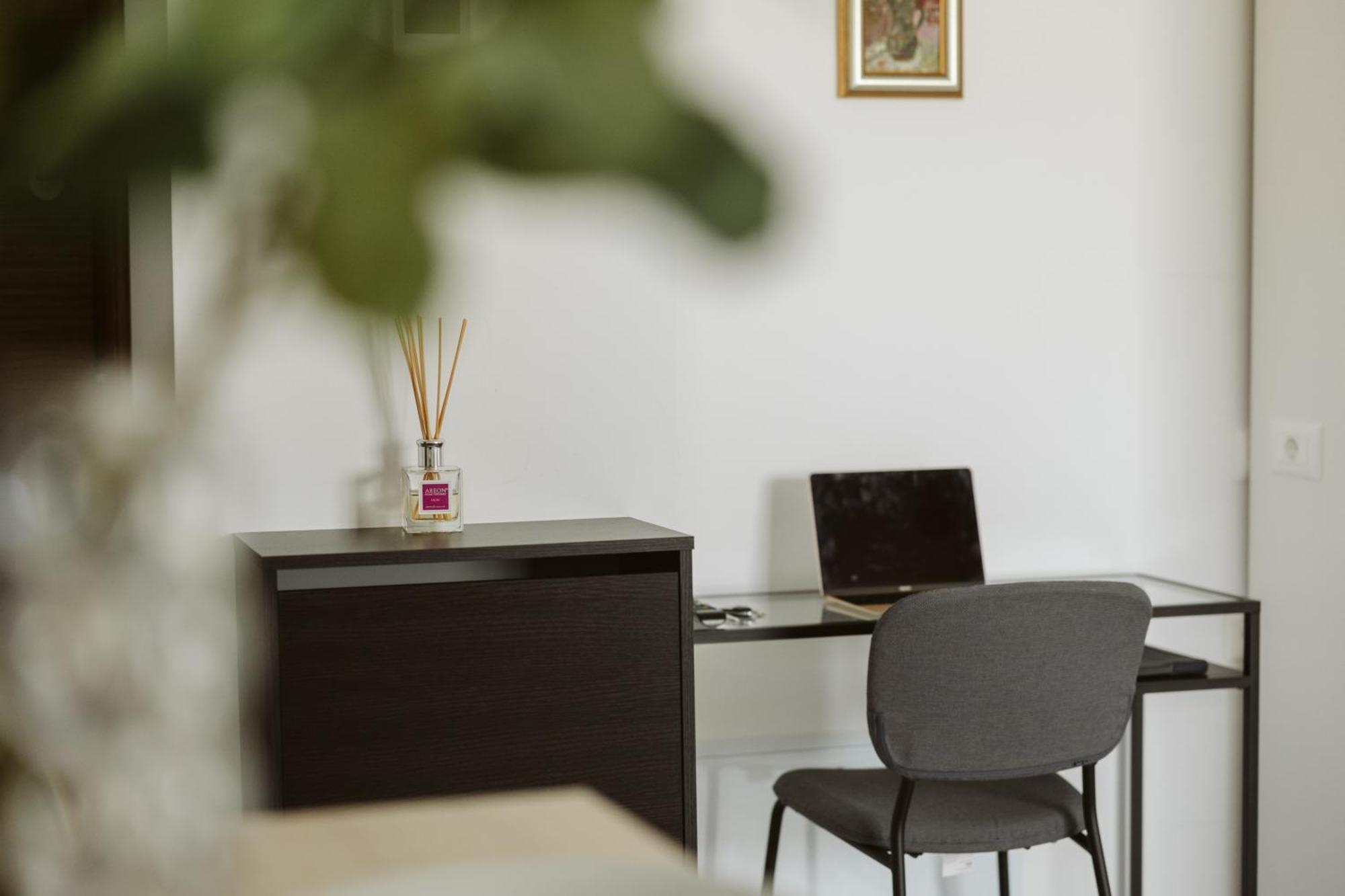 Parliament Apartment *